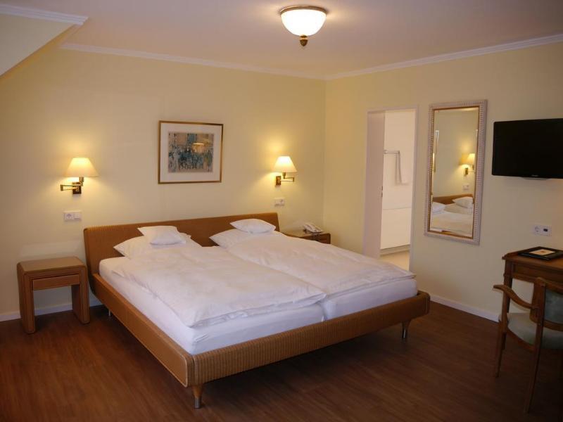 Romantik Waldhotel Mangold Bergisch Gladbach Exterior photo