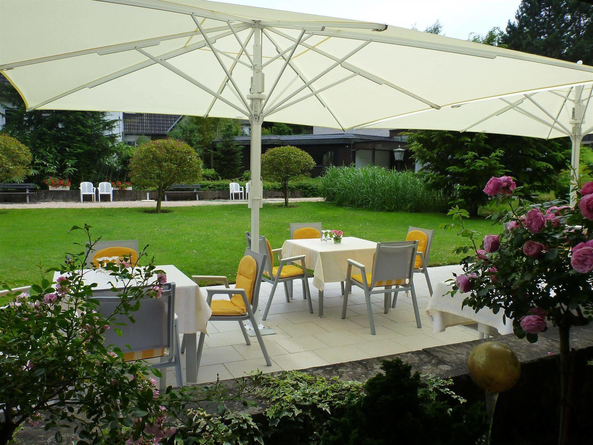 Romantik Waldhotel Mangold Bergisch Gladbach Exterior photo