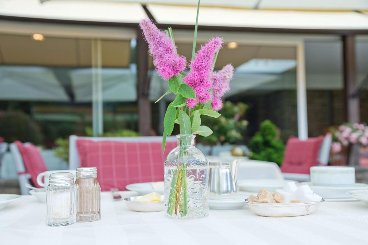 Romantik Waldhotel Mangold Bergisch Gladbach Exterior photo